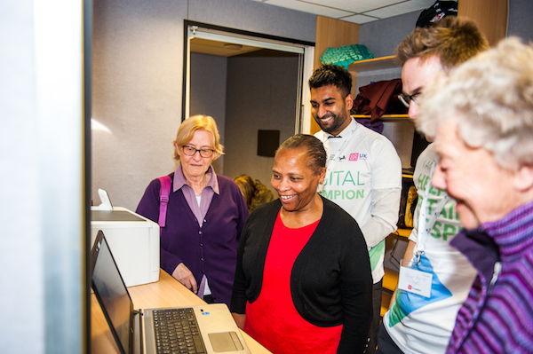 Lloyds digital champions with residents at a pop-up zone at Matthew’s Yard